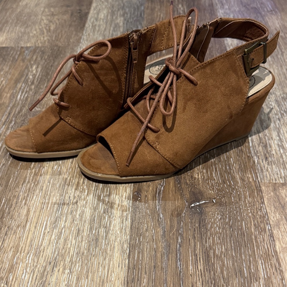 SO Brown Wedge Shoes with Suede Upper